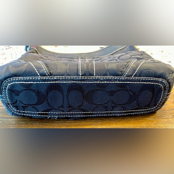 Vintage Coach 10403 | Black Signature Duffle / Crossbody Bag - Picture 8 of 13